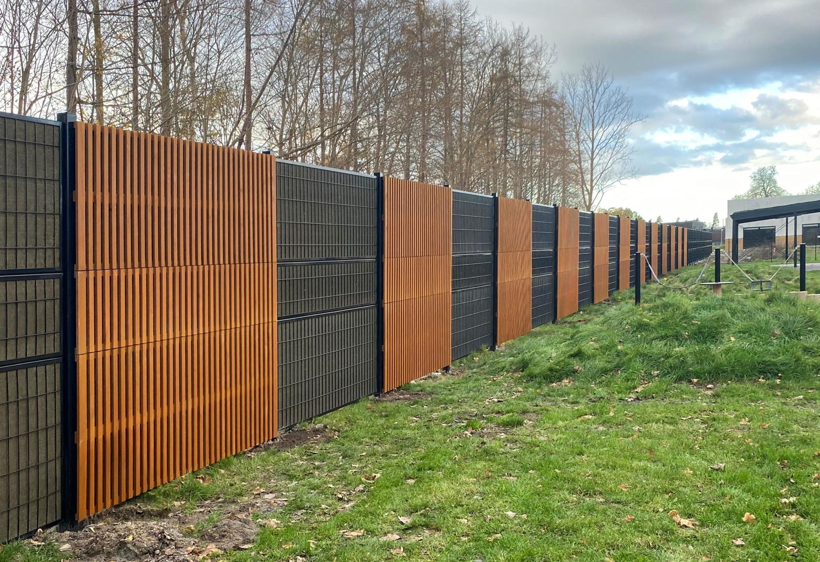 Acoustic fencing external soundproof installation