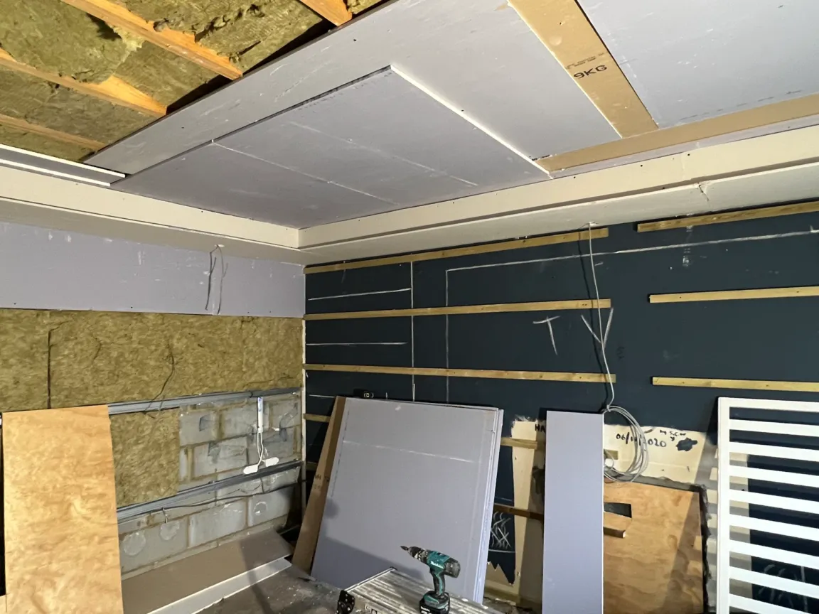 Ceiling soundproofing installation and wall soundproofing