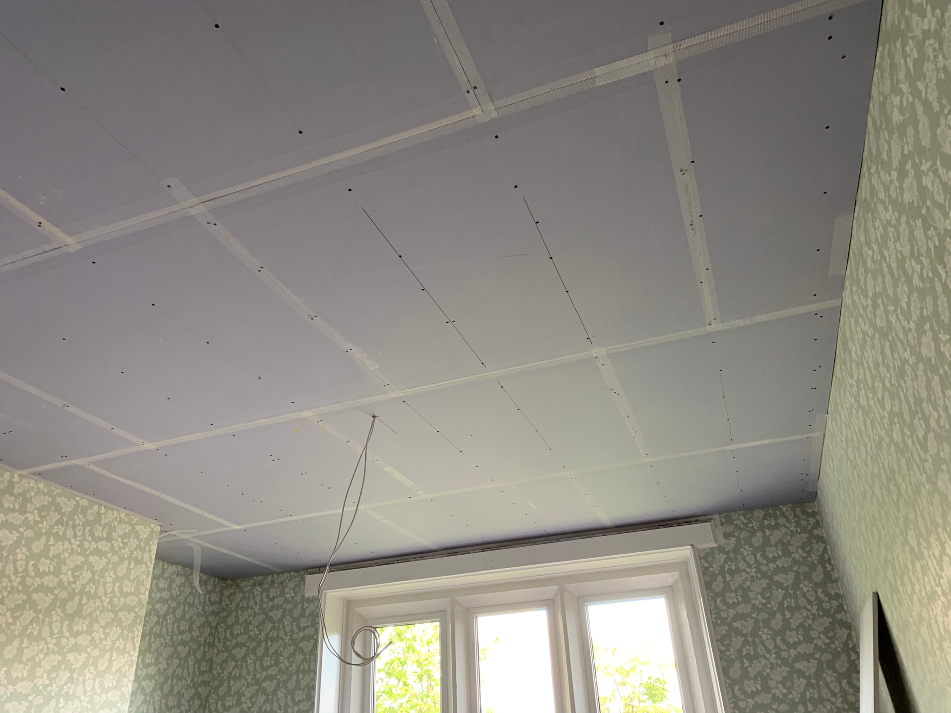 Ceiling soundproofing installation