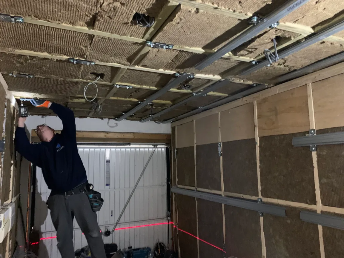Installing wall soundproofing with ceiling prepared for soundproofing too
